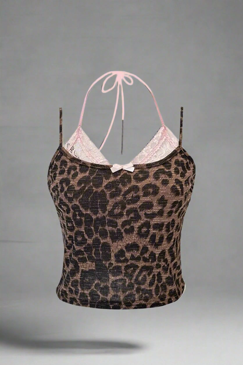 Pitsi ja unelma: Upea, tyylikäs pitsinen camisole-toppi, täydellinen kesäpäiviin tai iltoihin.